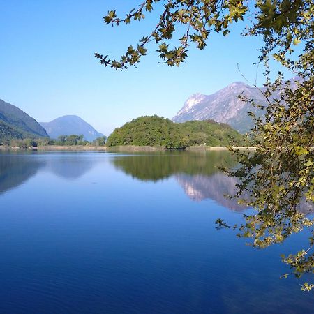 Carlazzo Villaggio Turistico Il Lago Dorato מראה חיצוני תמונה