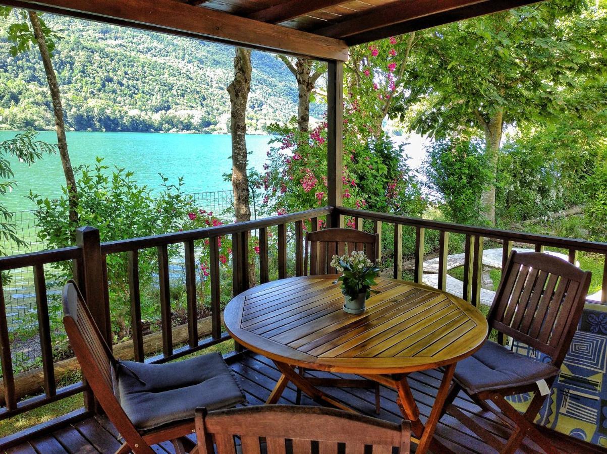 Carlazzo Villaggio Turistico Il Lago Dorato מראה חיצוני תמונה