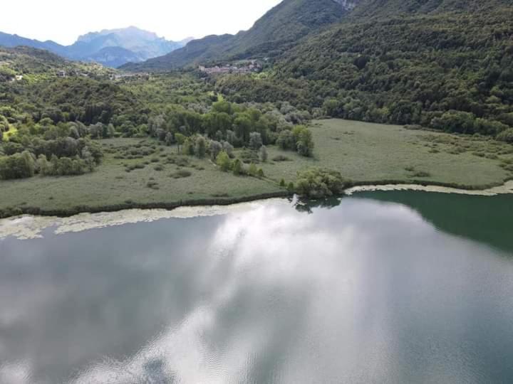 Carlazzo Villaggio Turistico Il Lago Dorato מראה חיצוני תמונה