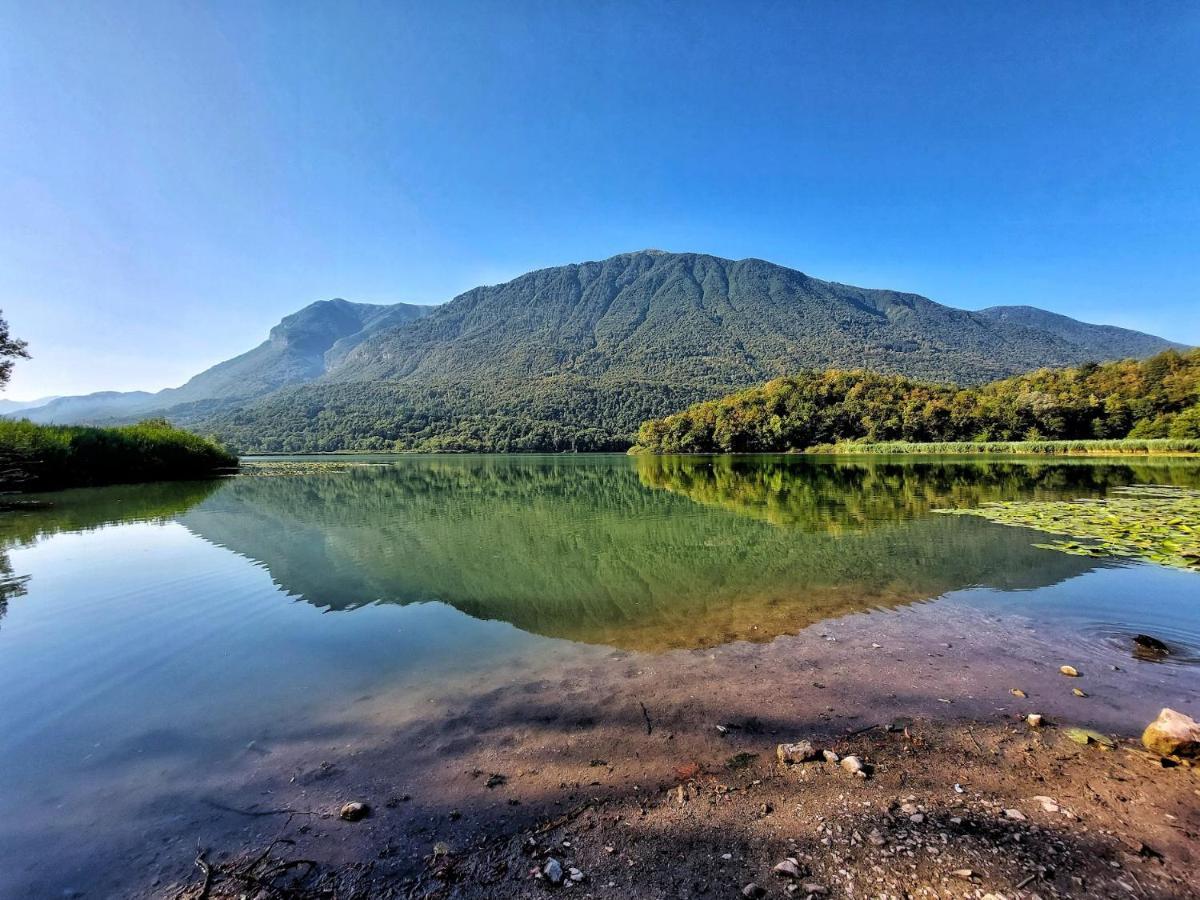 Carlazzo Villaggio Turistico Il Lago Dorato מראה חיצוני תמונה