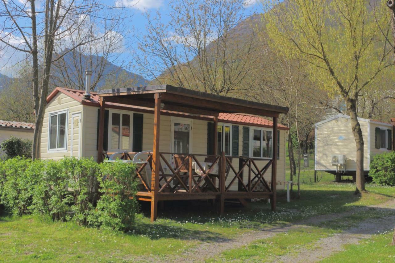 Carlazzo Villaggio Turistico Il Lago Dorato מראה חיצוני תמונה